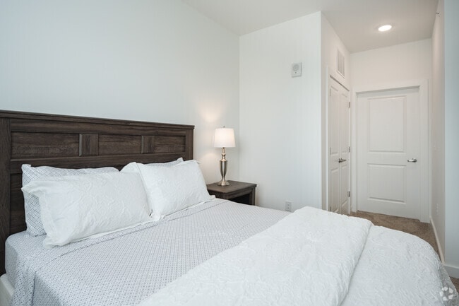 2BR, 2BA - 907SF