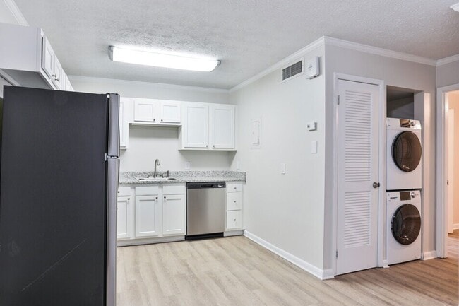 Experience the convenience of a modern kitchen and in-unit washer and dryer for hassle-free living at Eagles West student apartments.