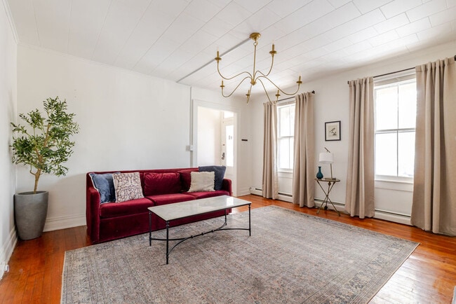 Building Photo - 552 Columbia St Unit 1 B