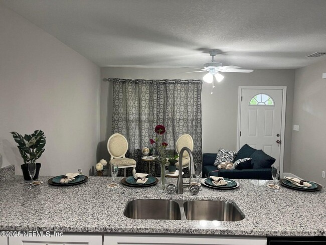 Photo - 2146 Thelma St