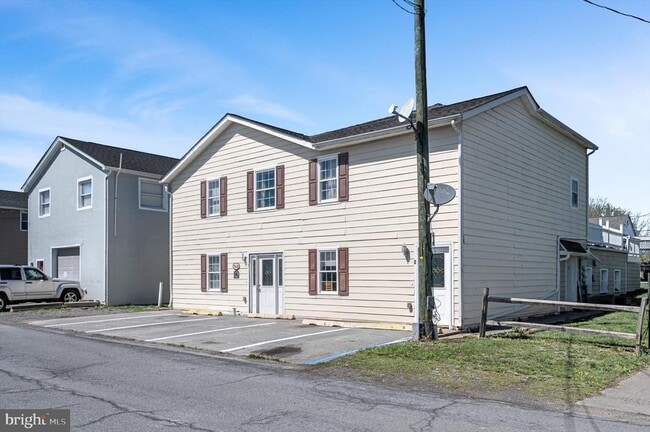 Building Photo - 540 Monticello St Unit 1 Rental