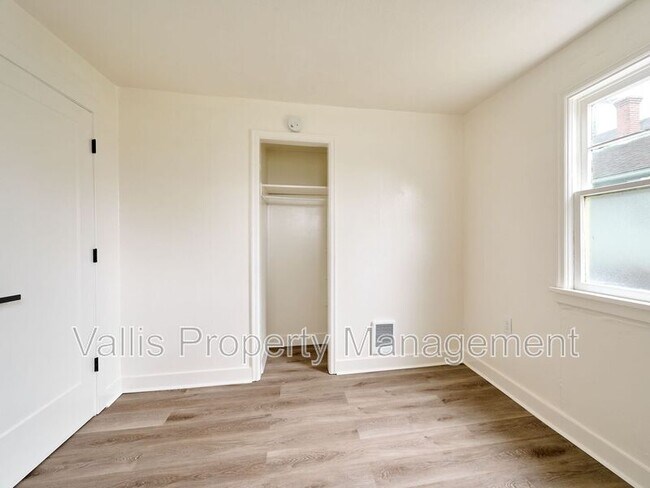 Photo - 1204 Commercial St NE Unit 1