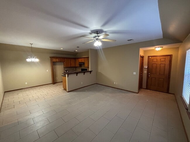 Photo - Wonderful Duplex in Yukon!