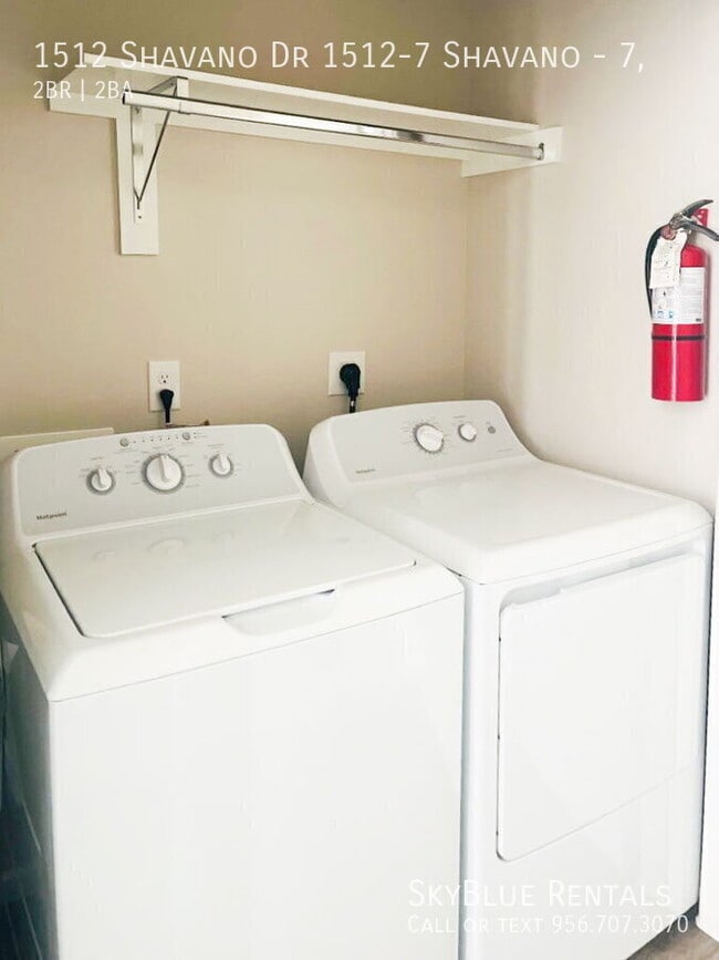 Building Photo - 1512 Shavano Dr Unit 7,