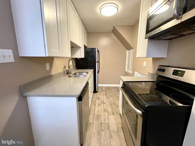 Photo - 819 12th St NE