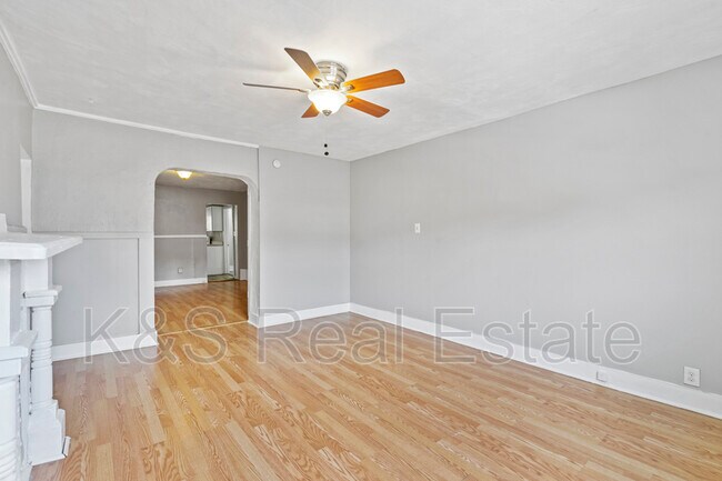 Photo - 353 Grace St