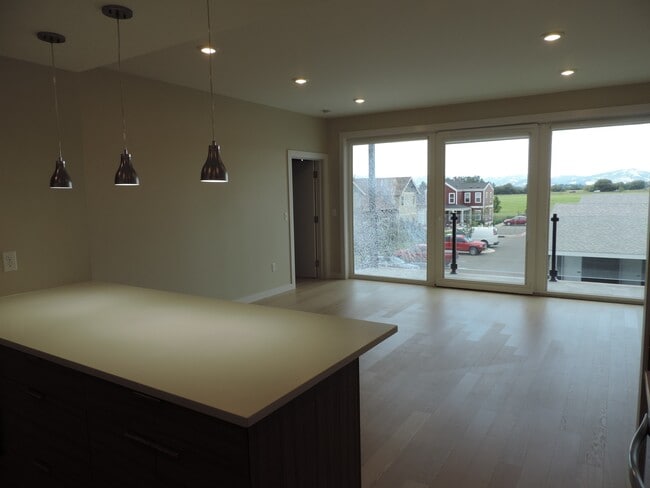 Photo - 476 Enterprise Blvd