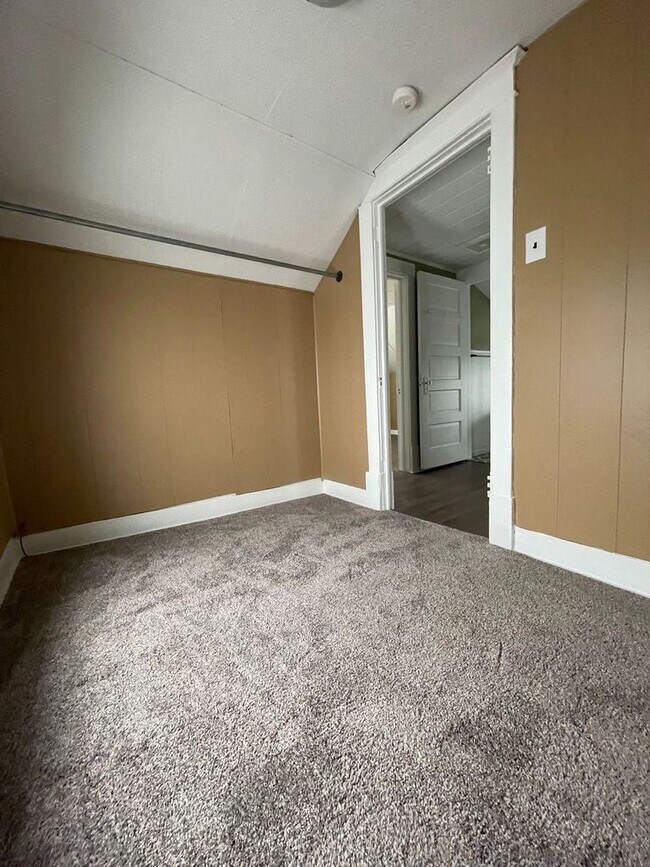 Photo - 25 2nd St NW