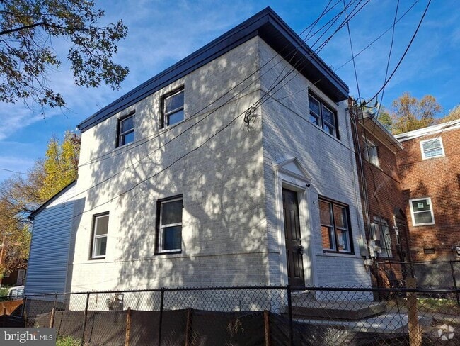 Building Photo - 2431 15th Pl SE Rental