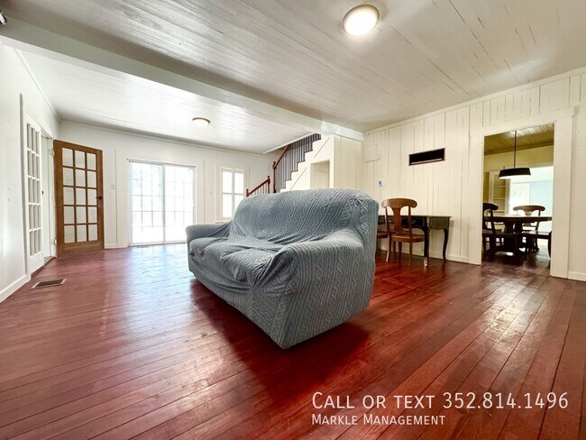 Photo - 6971 Earlwood Ave