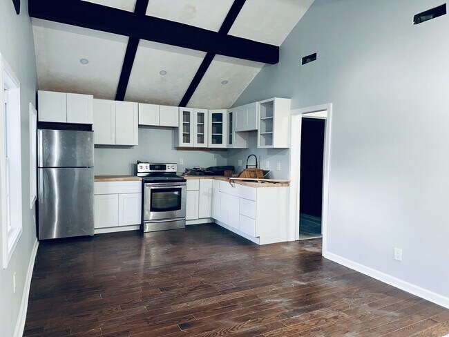 Photo - 395 Hawthorne Ave