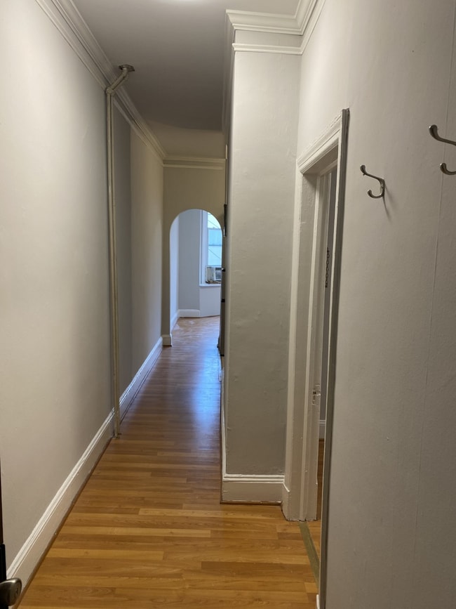 Building Photo - 2509 N Charles St Unit 2R Rental