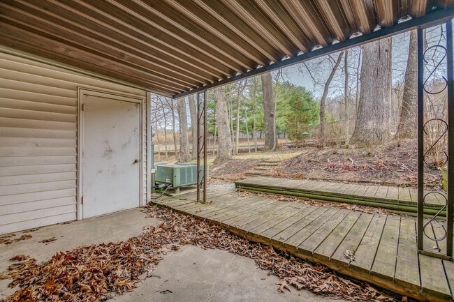 Photo - 1915 Sussex Rd