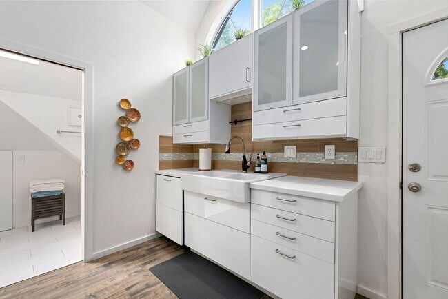 Photo - 424 W Oak St Unit Loft