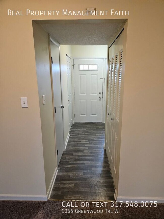 Photo - 1066 Greenwood Trail W Dr