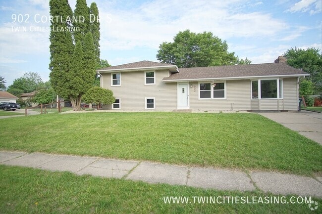 Building Photo - 902 Cortland Dr S Rental