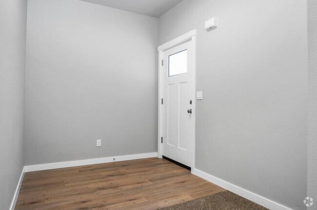Building Photo - 4445 Sunnyside Rd SE Rental