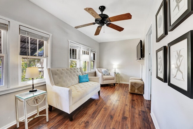 Building Photo - 1627 N Ocean Breeze Unit B Rental