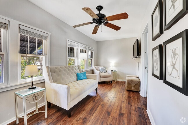 Building Photo - 1627 N Ocean Breeze Unit B Rental