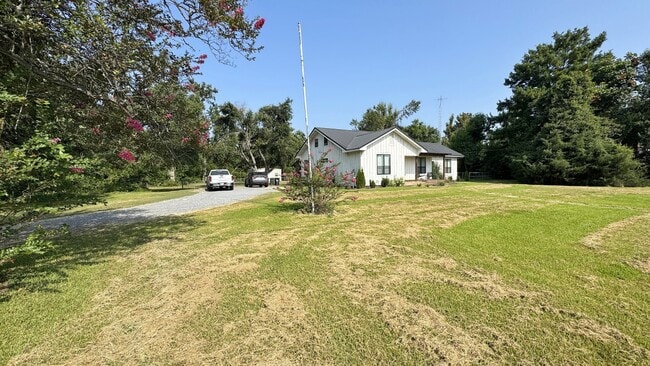 Photo - 993 Highway 17