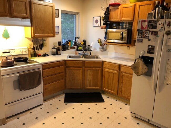 Kitchen - 1323 Mendenhall Peninsula Rd Unit 1323 Men Pen Rd