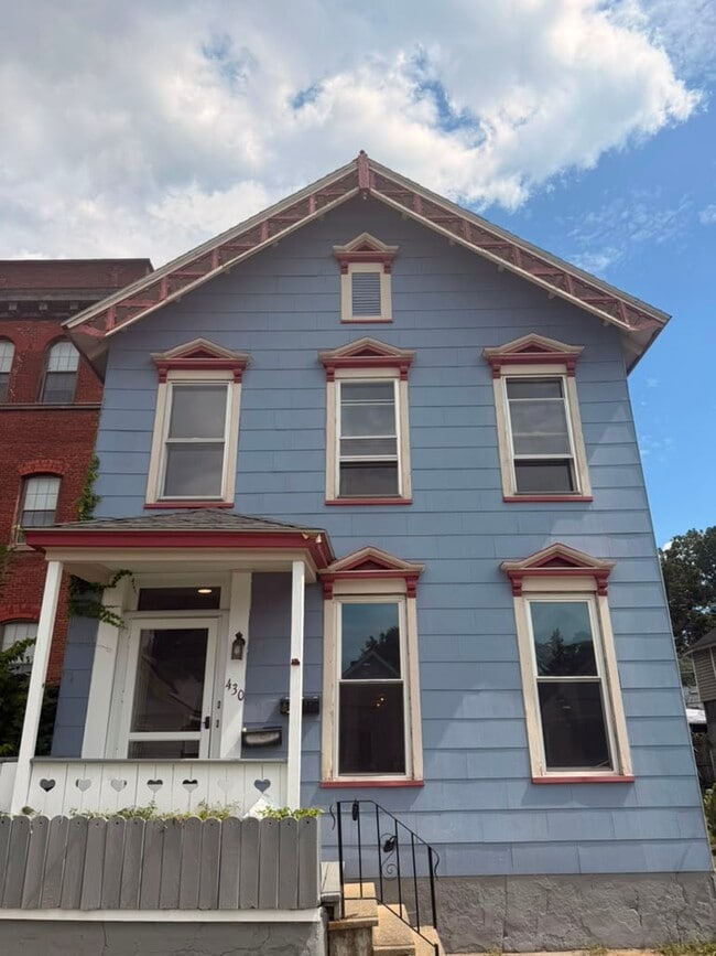 Photo - 430 4th Ave
