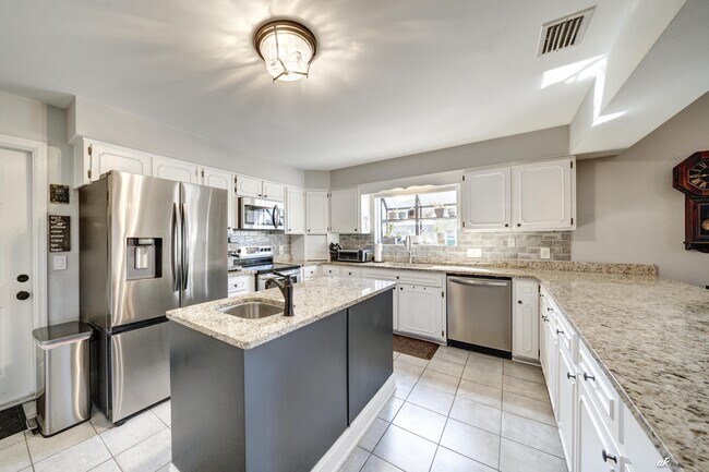 Photo - 707 Plantation Cir