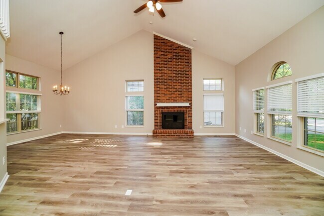 Photo - 1635 Saffron Dr