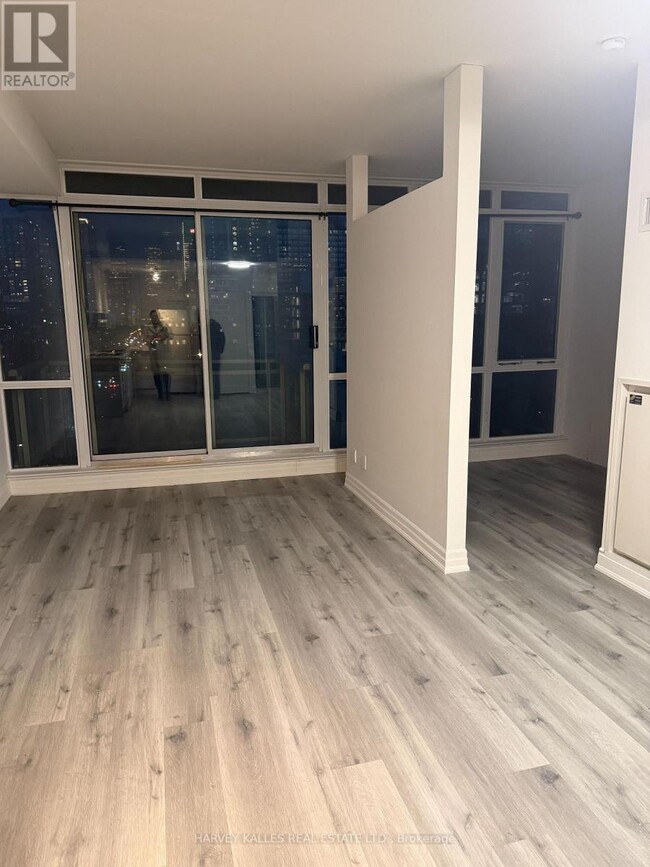 Photo - 38 Niagara St Unit 1009