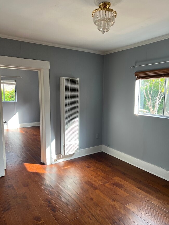 Photo - 533 Vernon Ave Unit 533 Indiana upper back ap