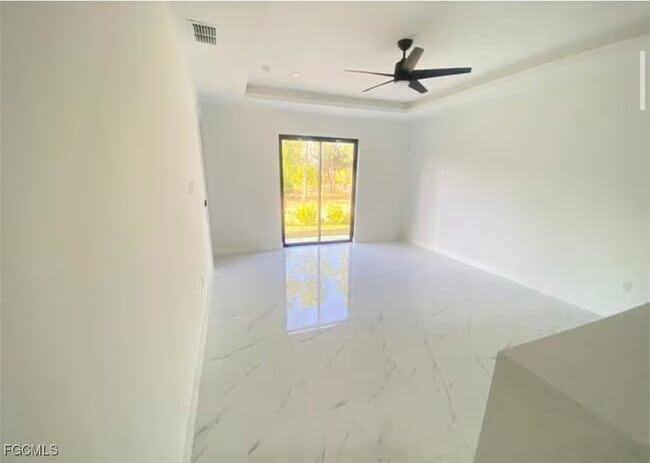 Building Photo - 1005 W 12th St