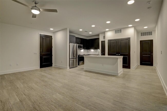 Building Photo - 6400 Washington Ave Unit 723 Rental