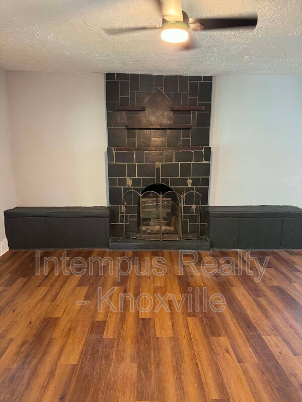 126 S Van Gilder St