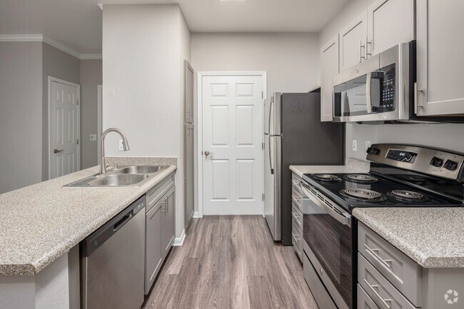 1BR, 1BA - 714SF - Kitchen