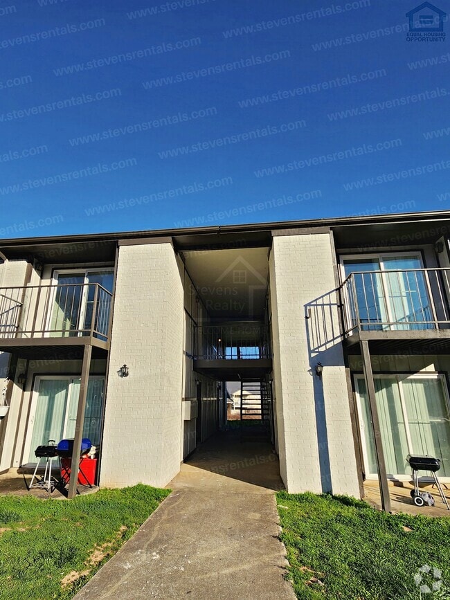 Building Photo - 235 Vinewood Rd Rental