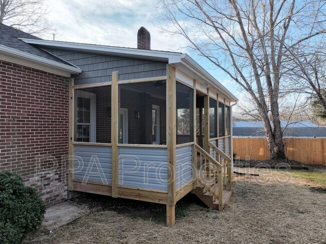 Photo - 306 S First St