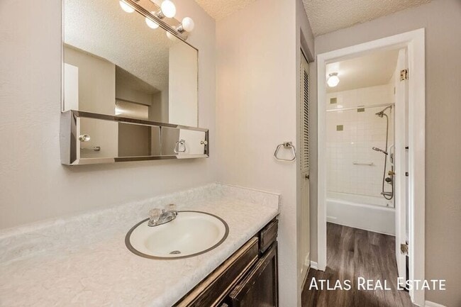 Building Photo - 461 El Paso Blvd Unit H