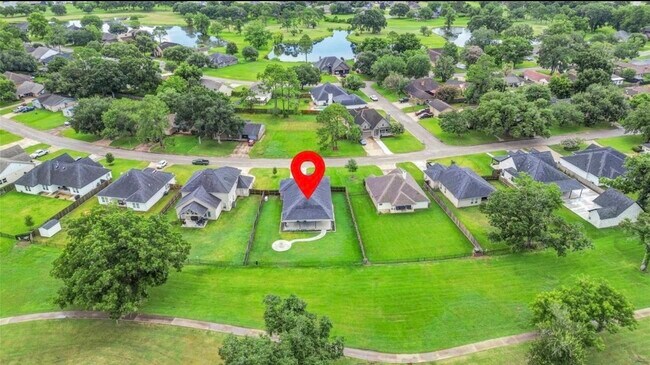 411 S Amherst Dr
