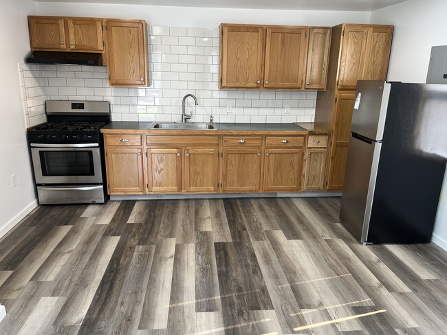 Building Photo - 112 E Young St Unit APT 1