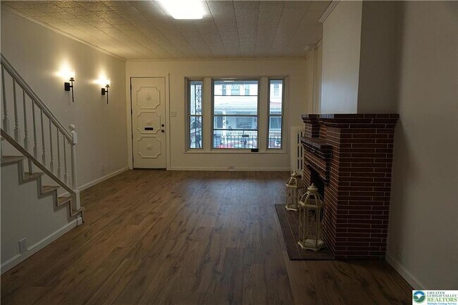 Photo - 128 S West St