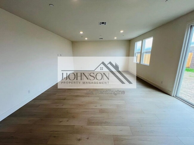 16492 Bandon Ln