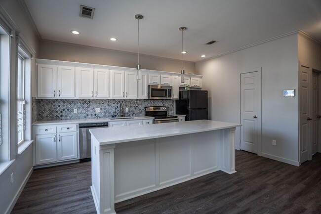 Photo - 4009 W. 17 ST