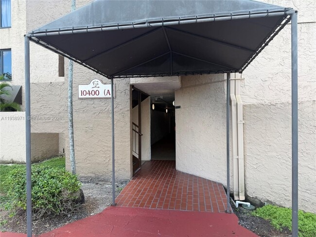 Building Photo - 10400 SW 108th Ave Unit A201