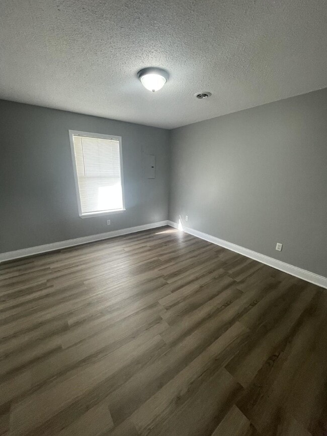 Photo - "Charming 2-Bedroom Retreat on Hutchens Rd...