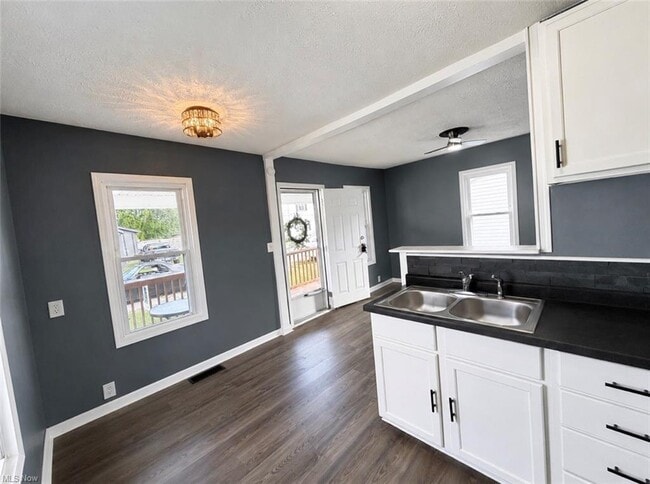 Photo - 2127 Hoge Ave