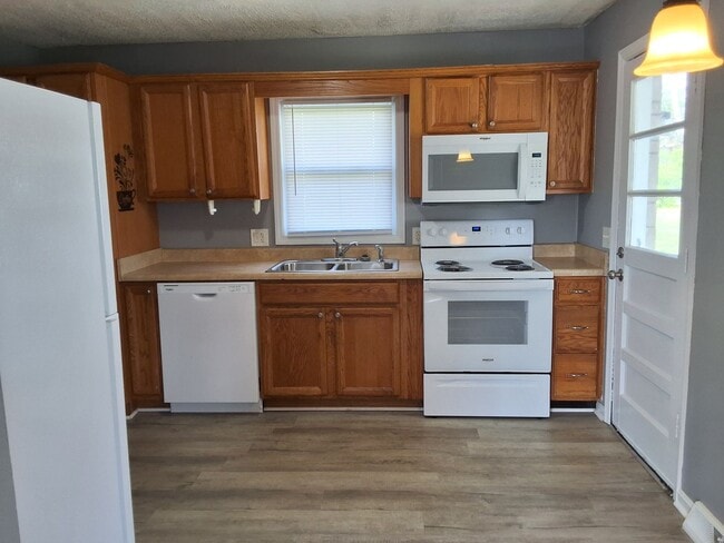 Photo - 504 Sunrise Ln