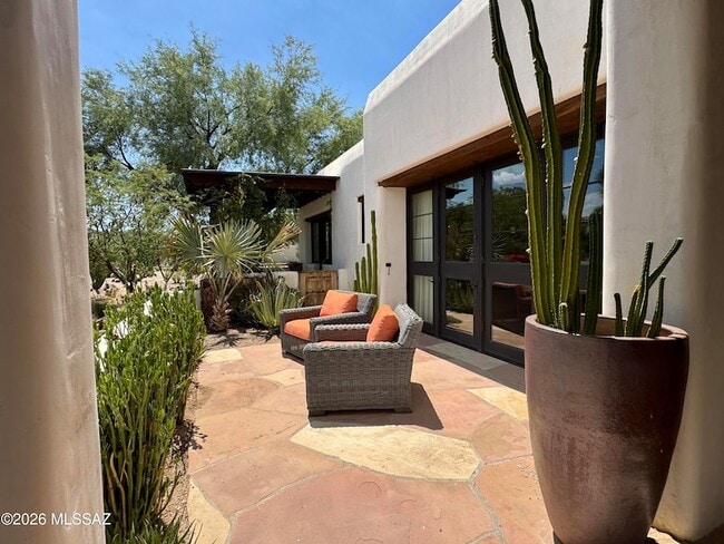 660 W Golf View Dr