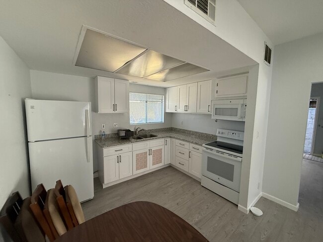 Photo - 1040 La Gonda Wy