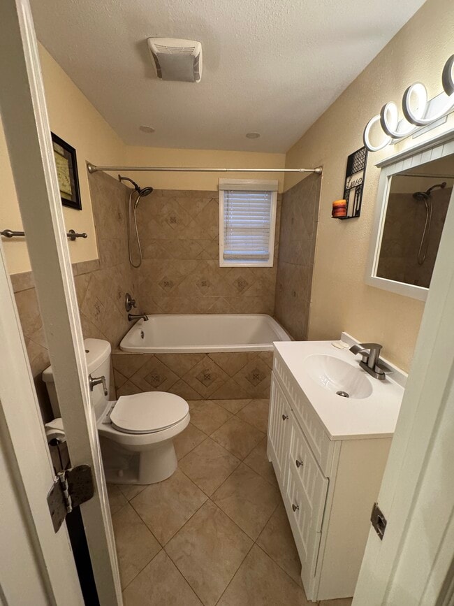 Photo - 2653 Madrid St