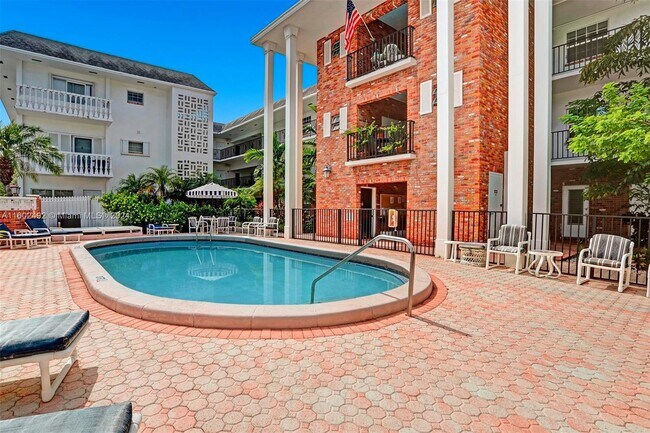 Photo - 2500 NE 9th St